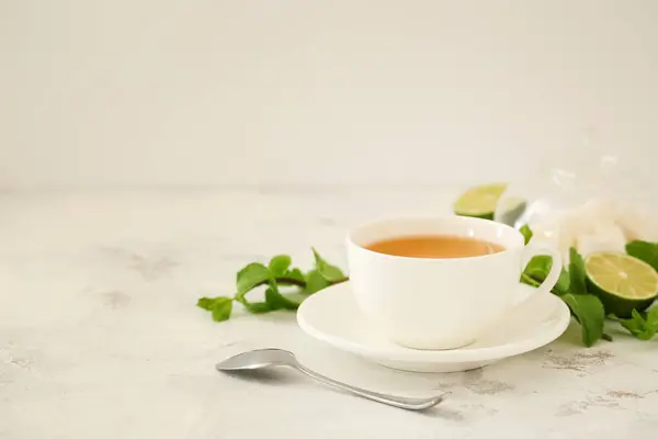 Cup of hot tea on table — Stock Photo, Image