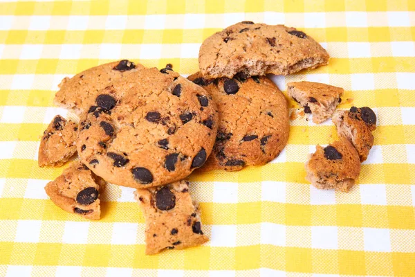Tasty cookies with chocolate chips on table — Stock Photo, Image