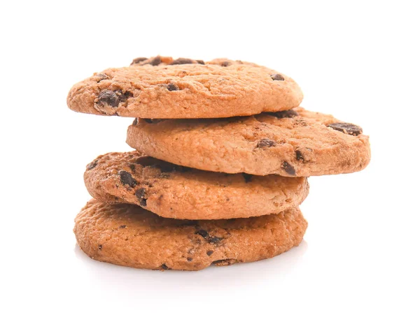 Galletas sabrosas con chispas de chocolate sobre fondo blanco — Foto de Stock