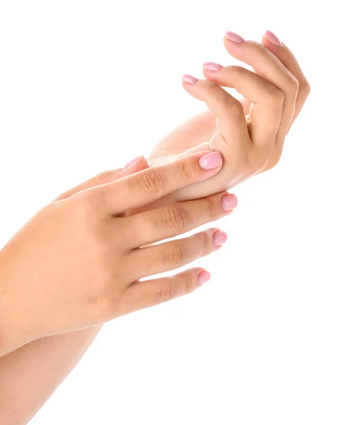 Mãos femininas com bela manicure no fundo branco — Fotografia de Stock