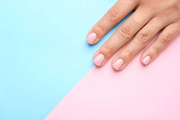 Female hand with beautiful manicure on color background — Stock Photo, Image