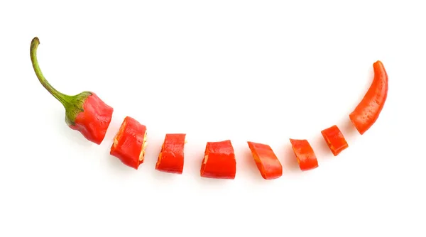 Peperoncino rosso tagliato su sfondo bianco — Foto Stock