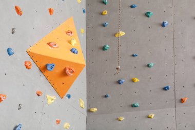 Tırmanma ile duvarlar spor salonunda tutar