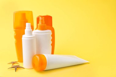 Renk arka planda farklı güneş koruma kremleri
