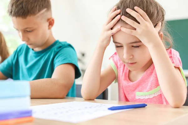 Pupils passing school test in classroom — Stock Photo, Image