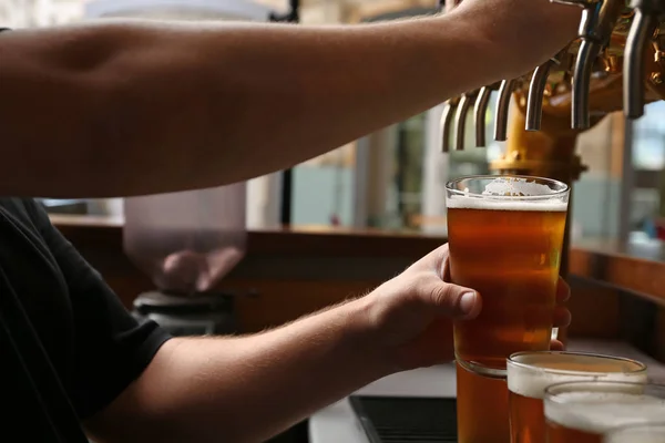 Barman pouring fresh beer in glass, closeup — Stock Photo, Image