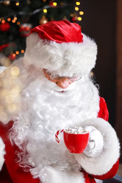 Santa Claus drinking hot chocolate on Christmas eve — Stock Photo, Image