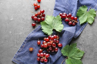Grunge arka planda lezzetli tatlı üzüm