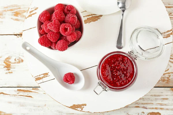 Tasty raspberry jam on white wooden table — Stock Photo, Image