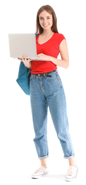 Porträt einer jungen Studentin mit Laptop auf weißem Hintergrund — Stockfoto