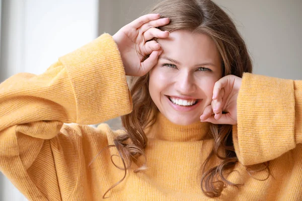 Portrait of happy young woman at home — Stock Photo, Image