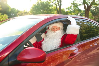 Noel Baba modern araba sürüş