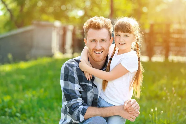 Portrait of happy father and his little daughter outdoors — Stock Photo, Image