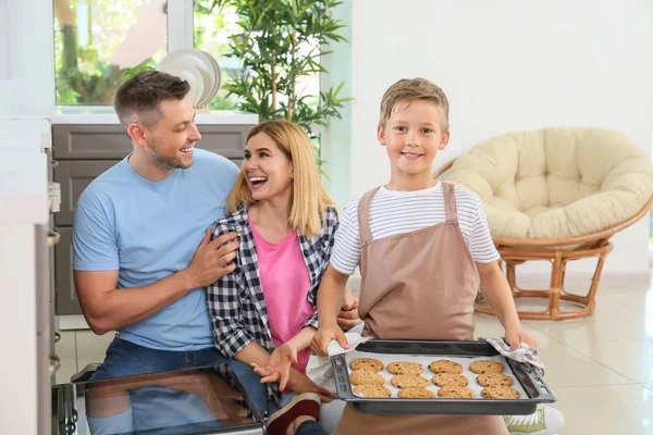 Happy family baking tasty cookies at home — Stock Photo, Image