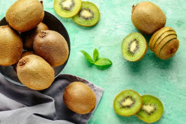 Masada lezzetli olgun kivi ile Bowl