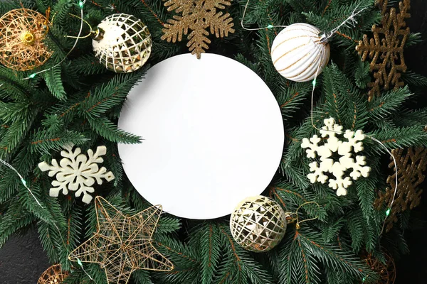 Carte de vœux vide avec branches de sapin et décor de Noël — Photo