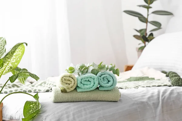 Clean soft towels on bed — Stock Photo, Image