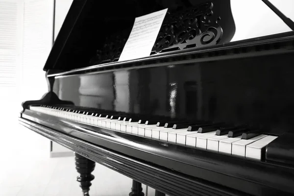 Black grand piano in room, closeup — Stock Photo, Image