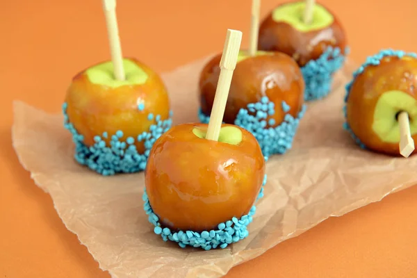 Tasty candy apples on parchment — Stock Photo, Image