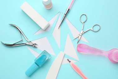 Renk arka planda manikür ve pedikür malzemeleri