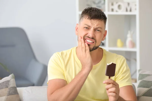 Man with sensitive teeth and cold ice-cream at home — Stock Photo, Image