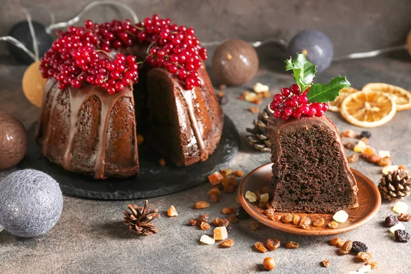 Tasty Christmas pie on grey table — Stock Photo, Image