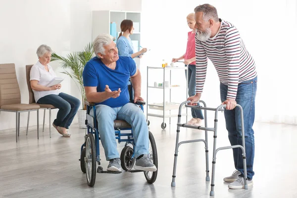 Mature men in nursing home — Stock Photo, Image