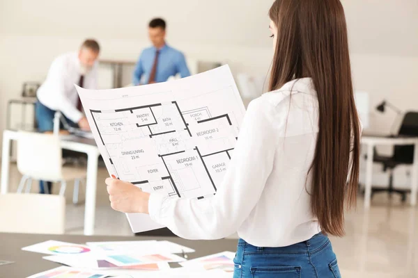 Beautiful female architect in office — Stock Photo, Image