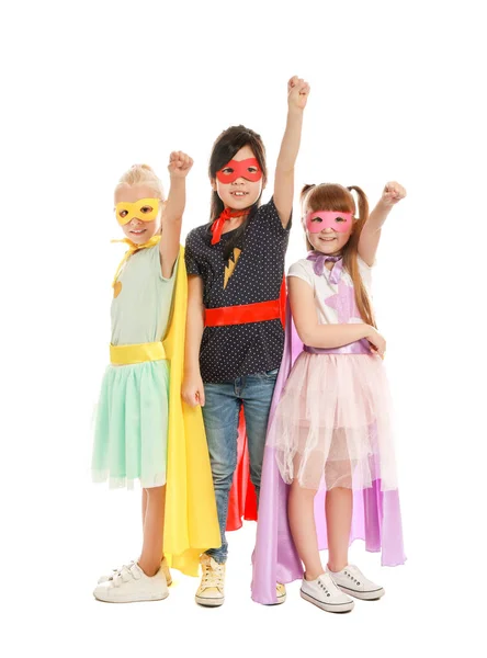 Bonito crianças vestidas como super-heróis no fundo branco — Fotografia de Stock