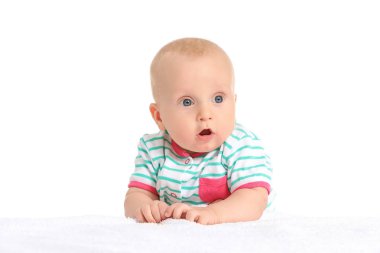 Beyaz arka plan üzerinde küçük bebek