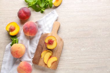 Masada lezzetli şeftali ile Kurulu