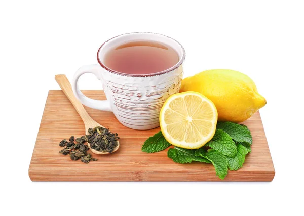 Φλιτζάνι καυτό τσάι με λεμόνι και δυόσμο σε λευκό φόντο — Φωτογραφία Αρχείου