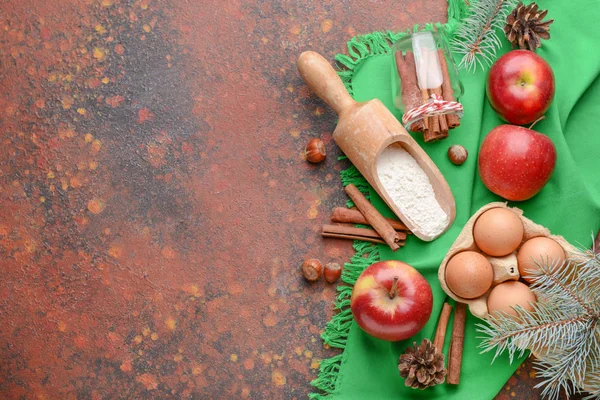 Ingredients for Christmas pie on color background — Stock Photo, Image