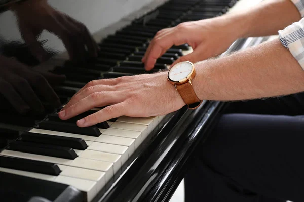 Man playing grand piano at the concert, closeup — Stock Photo, Image