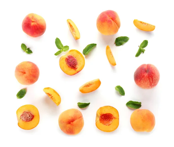 Many ripe peaches on white background — Stock Photo, Image