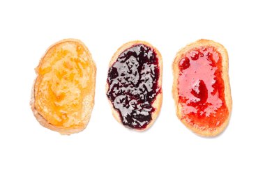 Beyaz arka planda farklı reçeller ile lezzetli tost ekmeği