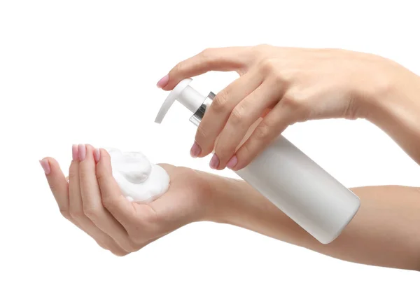 Женские руки с мылом на белом фоне — стоковое фото