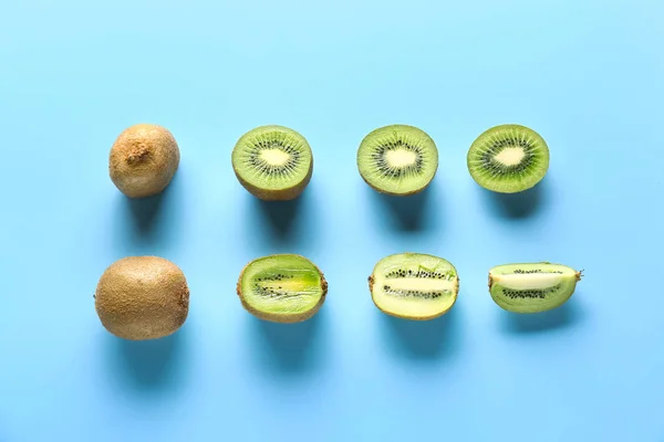 Tasty ripe kiwi on color background — Stock Photo, Image