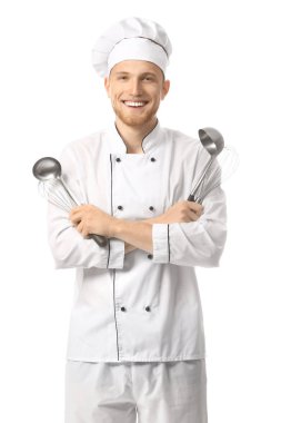 Beyaz arka plan üzerinde mutfak ile Yakışıklı erkek şef