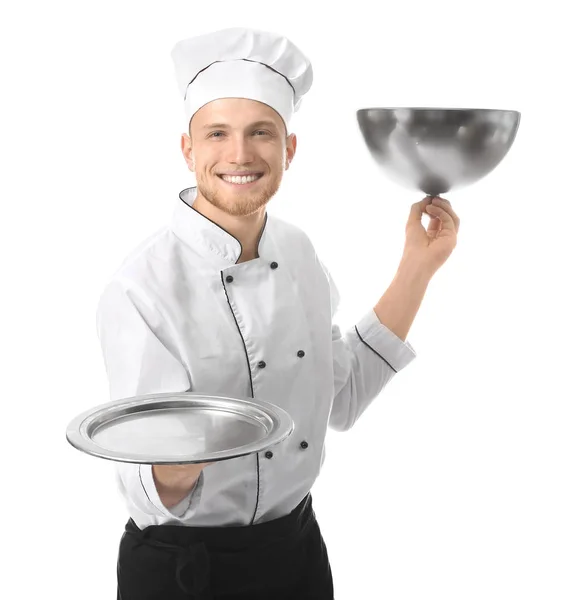 Bonito chef masculino com bandeja e cloche no fundo branco — Fotografia de Stock