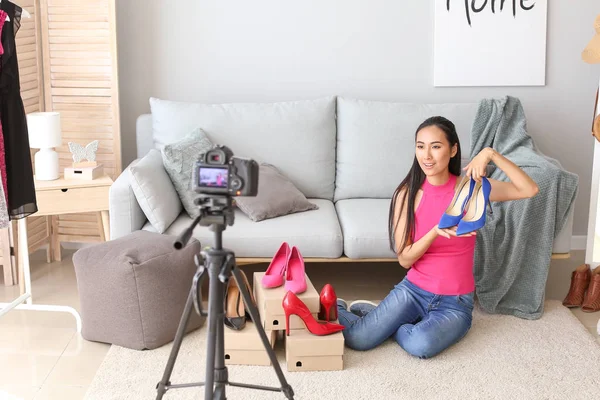 Asya moda blogger evde video kayıt