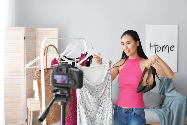 Asya moda blogger evde video kayıt