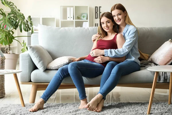 Happy pregnant lesbian couple at home — Stock Photo, Image