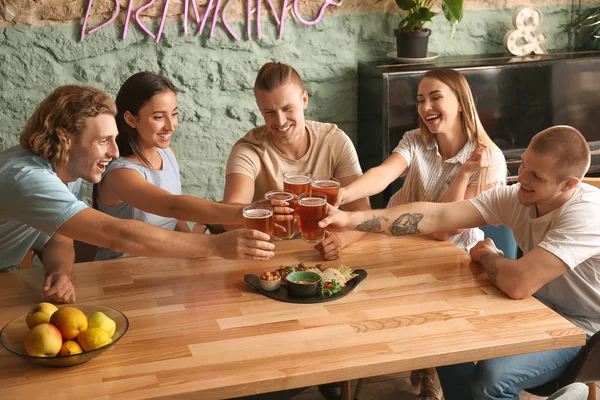 Friends drinking fresh beer in pub — Stock Photo, Image