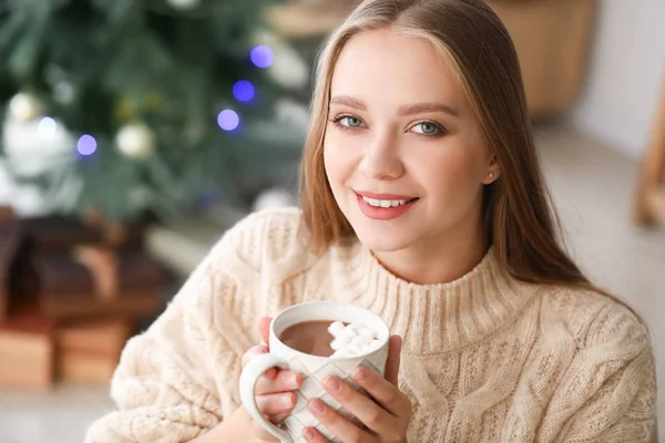 Beautiful woman drinking hot chocolate at home — Stock Photo, Image