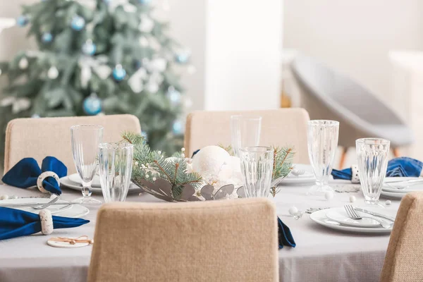 Table de fête pour le dîner de Noël à la maison — Photo