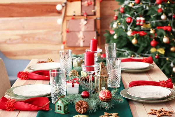 Festive table setting for Christmas dinner at home — Stock Photo, Image