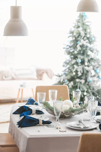 Festive table setting for Christmas dinner at home — Stock Photo, Image