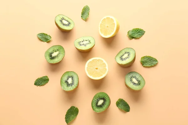 Composition with tasty cut kiwi and lemon on color background — Stock Photo, Image