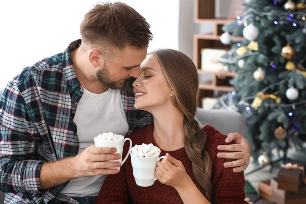 Young couple drinking hot chocolate at home — Stock Photo, Image